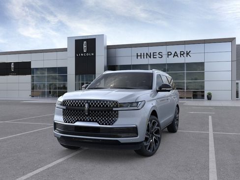 New 2026 Lincoln Navigator Reserve image 2