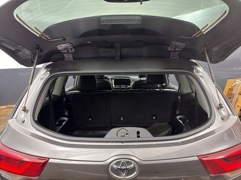 Used 2018 Toyota Highlander XLE image 41