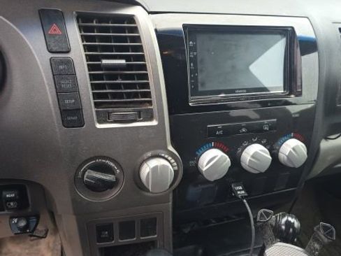 Used 2012 Toyota Tundra 4x4 Double Cab w/ TRD Off-Road Pkg image 9