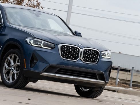 Certified 2025 BMW X4 xDrive30i image 5