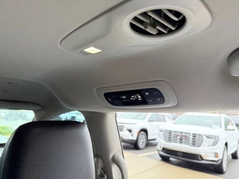 Used 2020 Chrysler Pacifica Touring-L image 18