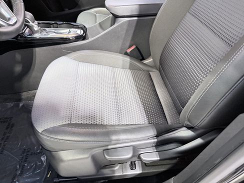 Used 2025 Chevrolet Trax LT w/ LT Convenience Package image 12