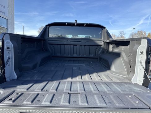 New 2025 GMC Hummer EV 2X image 32