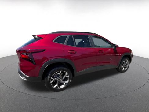 Used 2025 Chevrolet Trax LT FWD image 15