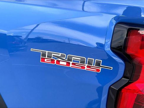 Used 2025 Chevrolet Colorado Trail Boss AWD/4WD image 9