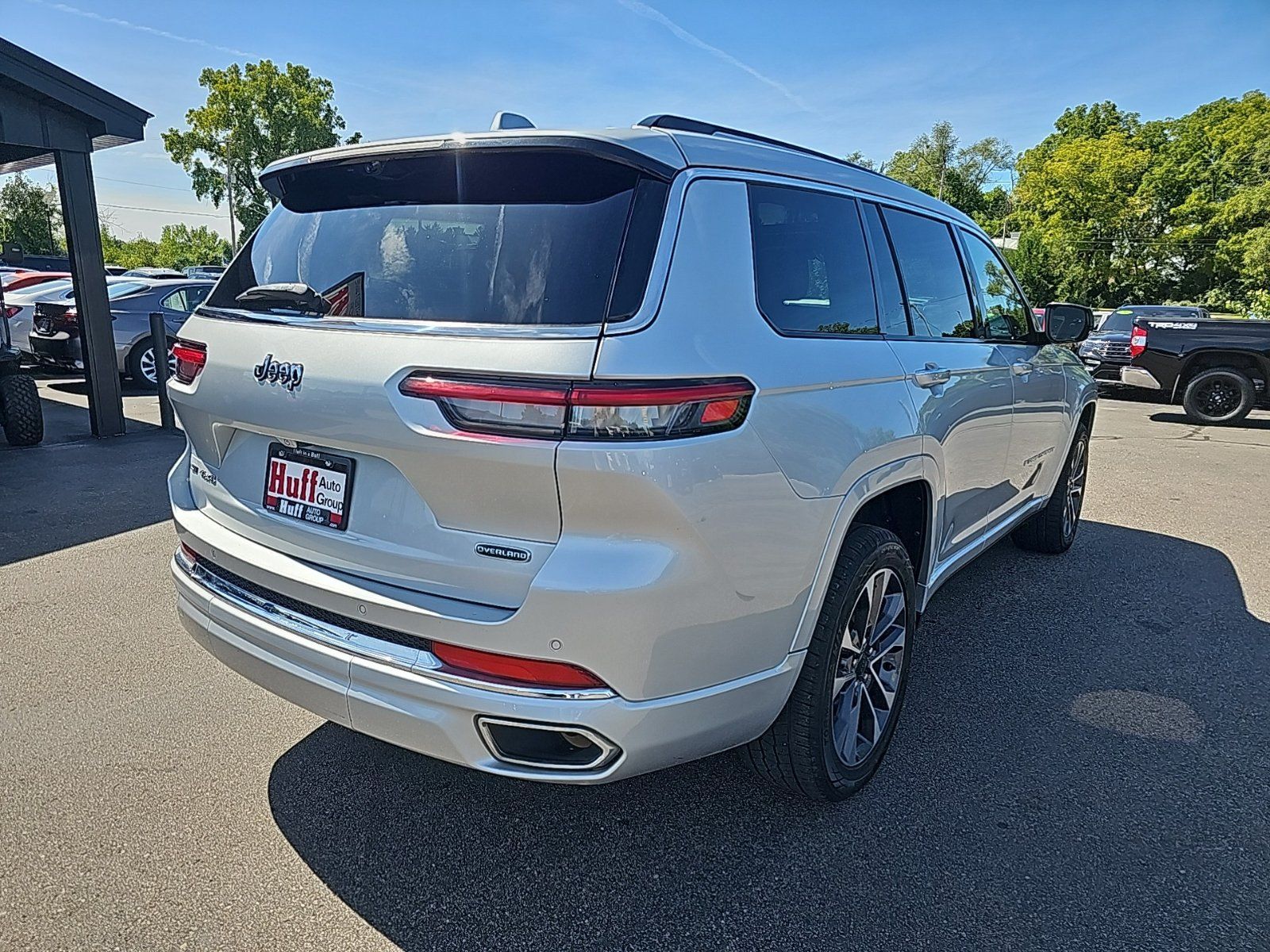 Used 2021 Jeep Grand Cherokee L Overland w/ Luxury Tech Group IV AWD/4WD image 3