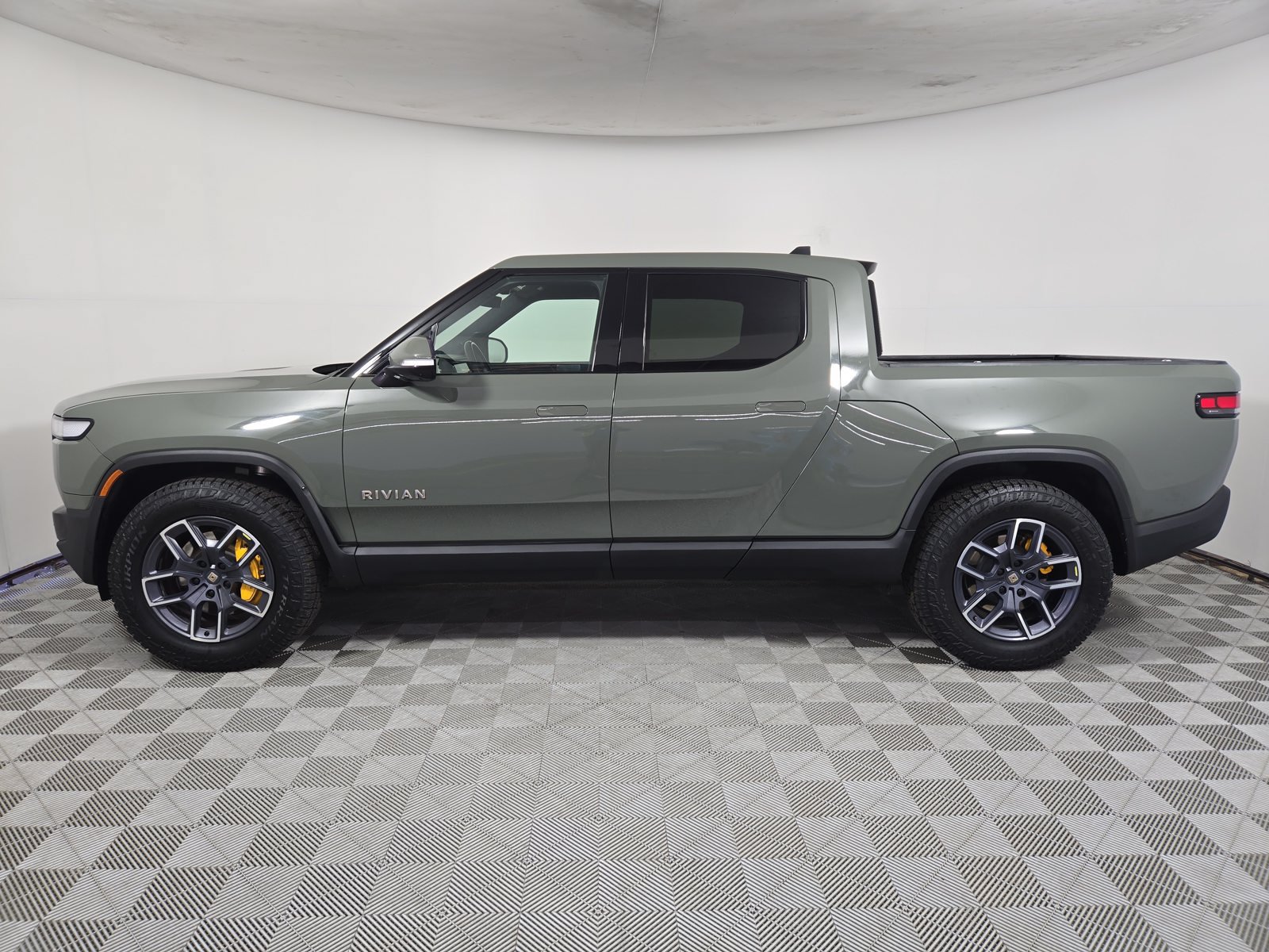 Used 2022 Rivian R1T Launch Edition AWD/4WD image 2