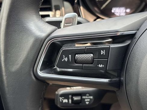 Used 2023 Porsche Macan AWD/4WD image 30