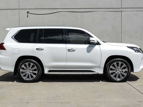 Used 2017 Lexus LX 570 4WD w/ Luxury Package image 8