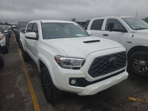 Used 2022 Toyota Tacoma TRD Sport w/ Technology Package image 2