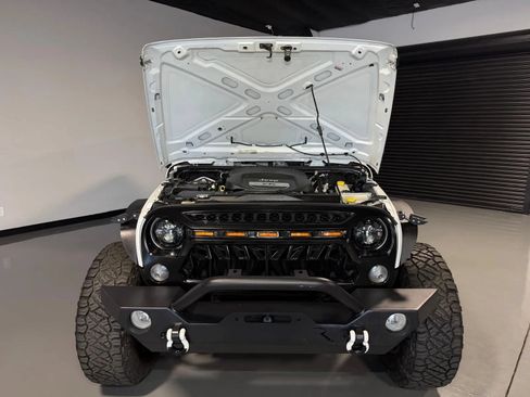 Used 2017 Jeep Wrangler Unlimited Sport w/ Connectivity Group AWD/4WD image 7