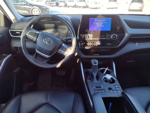 Used 2023 Toyota Highlander XLE image 25