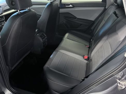 Certified 2024 Volkswagen Taos SE FWD image 16