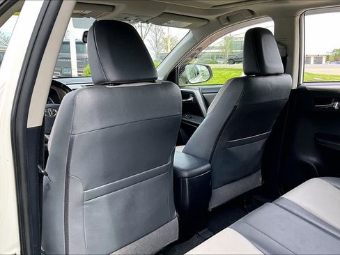 Used 2015 Toyota RAV4 Limited AWD/4WD image 31