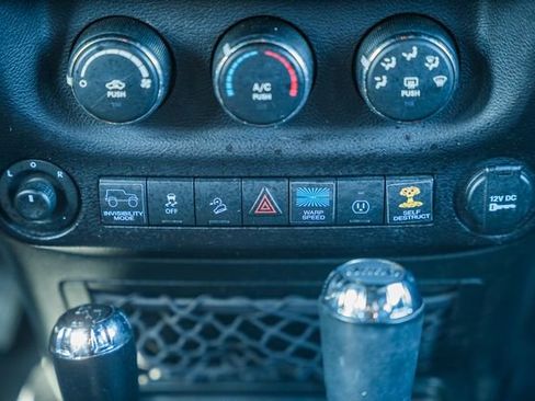 Used 2018 Jeep Wrangler Unlimited Sport image 26