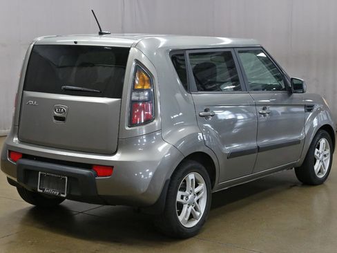 Used 2011 Kia Soul + image 12