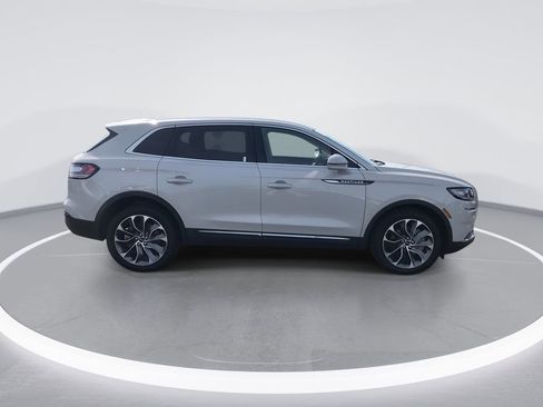 Used 2022 Lincoln Nautilus Reserve AWD/4WD image 9