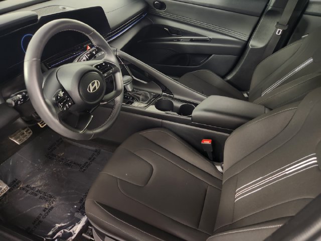 Certified 2025 Hyundai Elantra SEL FWD image 11
