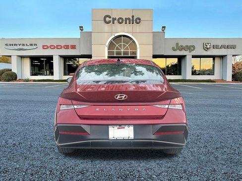 Used 2025 Hyundai Elantra SEL FWD image 4