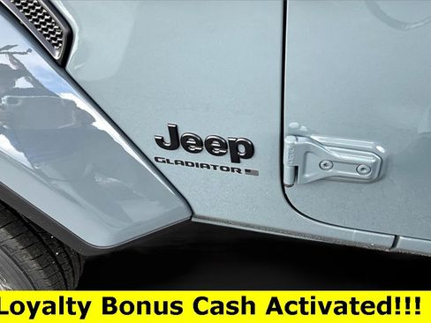 New 2025 Jeep Gladiator Sport image 10