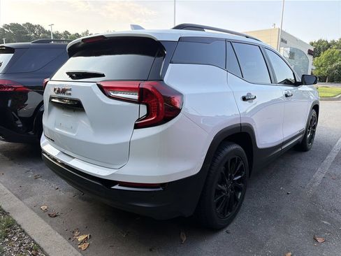 Used 2023 GMC Terrain SLE w/ Driver Convenience Package FWD image 4