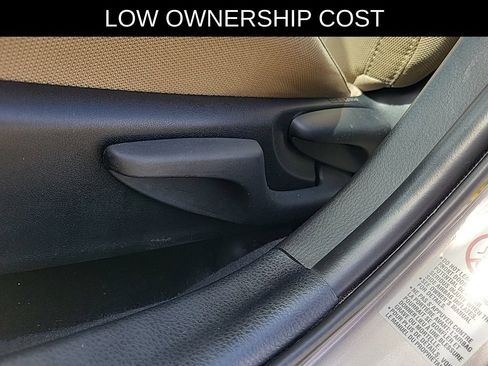 Used 2015 Toyota Corolla LE FWD image 15