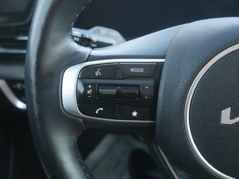 Used 2025 Kia Sportage SX image 25
