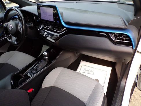 Used 2019 Toyota C-HR XLE FWD image 19