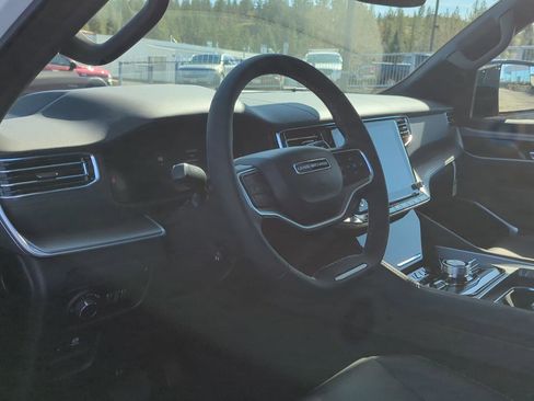 New 2026 Jeep Grand Wagoneer Limited AWD/4WD image 16