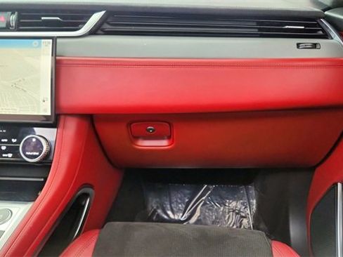 Used 2022 Jaguar F-PACE SVR image 37