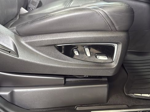 Used 2019 Cadillac Escalade ESV Premium Luxury image 21