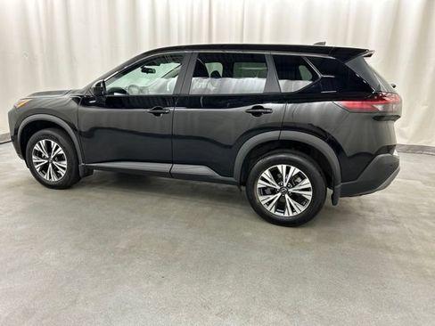 Used 2023 Nissan Rogue SV FWD image 3