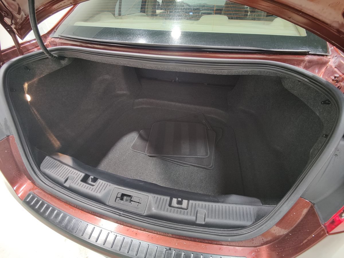 Used 2015 Ford Taurus Limited w/ Equipment Group 301A AWD/4WD image 8