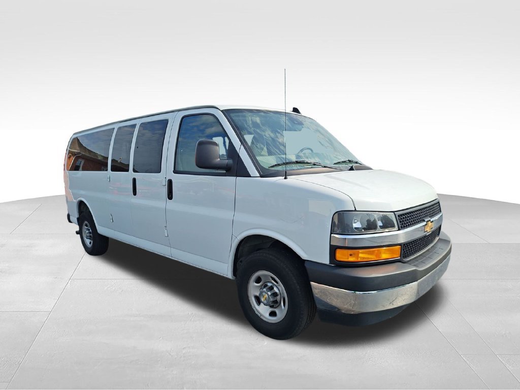 Used 2025 Chevrolet Express 3500 LT w/ LT Preferred Equipment Group RWD image 7