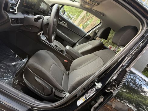 Used 2025 Kia Sportage LX FWD image 24