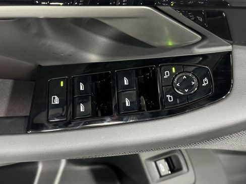 New 2026 BMW 550e xDrive image 25