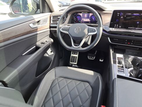 Used 2024 Volkswagen Atlas SEL Premium R-Line image 11