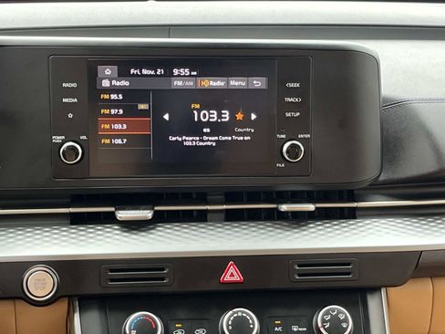 Certified 2024 Kia Carnival LX image 15