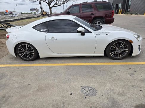 Used 2014 Scion FR-S image 2