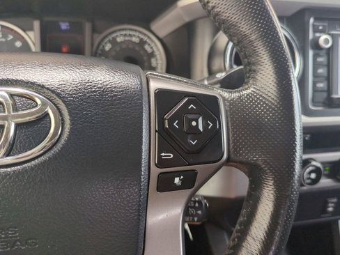 Used 2017 Toyota Tacoma SR5 w/ Tow Package RWD image 30
