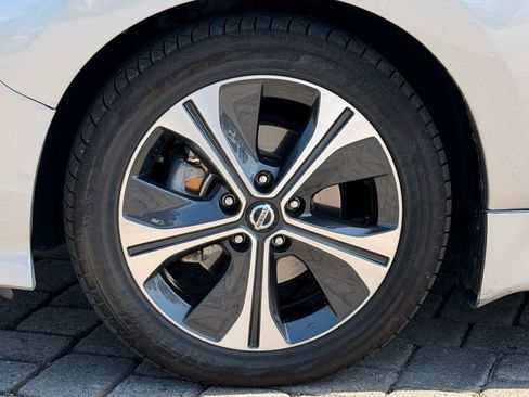 Used 2018 Nissan Leaf SV FWD image 13