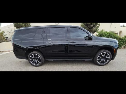 Used 2025 Chevrolet Suburban RST w/ Comfort Package RWD image 9