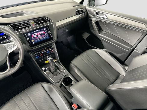 Used 2022 Volkswagen Tiguan SE w/ Panoramic Sunroof Package image 22