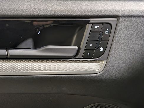 Certified 2024 Porsche Cayenne AWD/4WD image 20