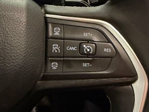 Used 2023 Jeep Grand Cherokee Altitude AWD/4WD image 20
