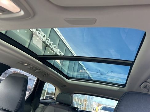 Certified 2025 Volvo XC60 B5 Plus image 27