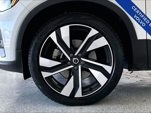 Used 2023 Volvo XC40 B4 Plus w/ Protection Package Premier image 11