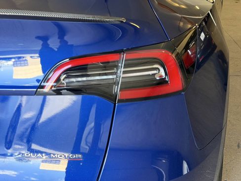 Used 2022 Tesla Model Y Performance AWD/4WD image 38