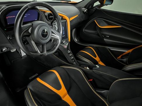 Used 2018 McLaren 720S Performance RWD image 16