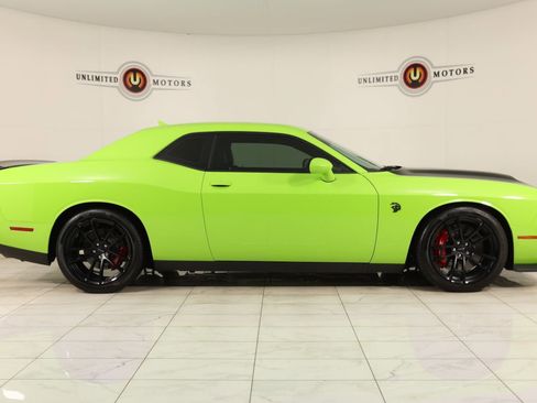 Used 2023 Dodge Challenger SRT Hellcat w/ Driver Convenience Group RWD image 2